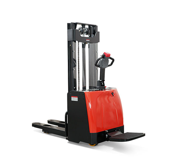 1.21.5噸電動堆高車